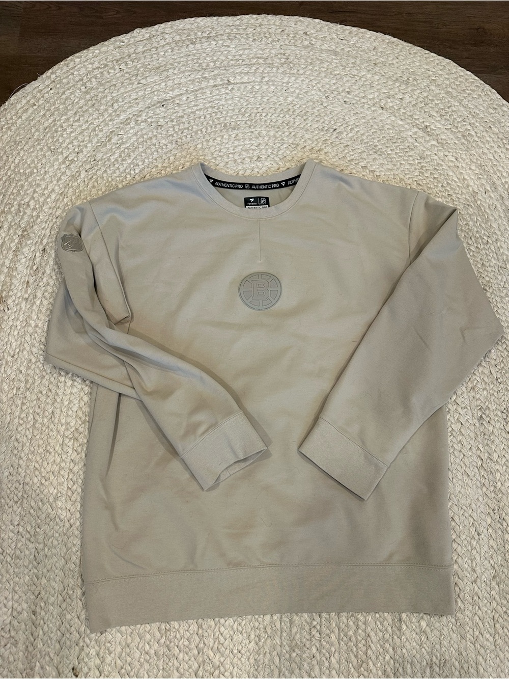 BRUINS Fanatics Men's Crewneck Sweatshirt in Light Stone